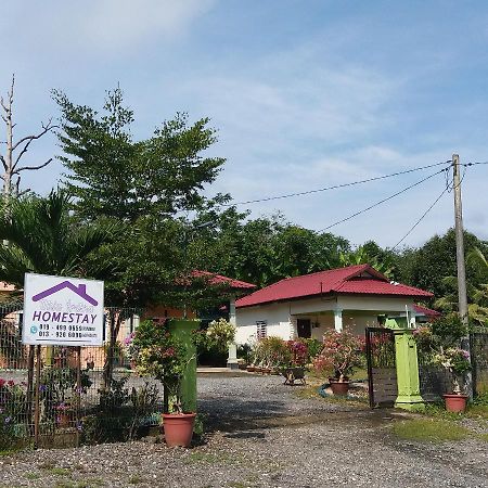 Dhia Irdina Homestay Paya Rewak Екстер'єр фото