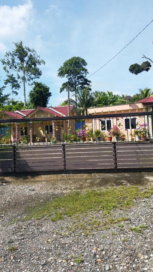 Dhia Irdina Homestay Paya Rewak Екстер'єр фото