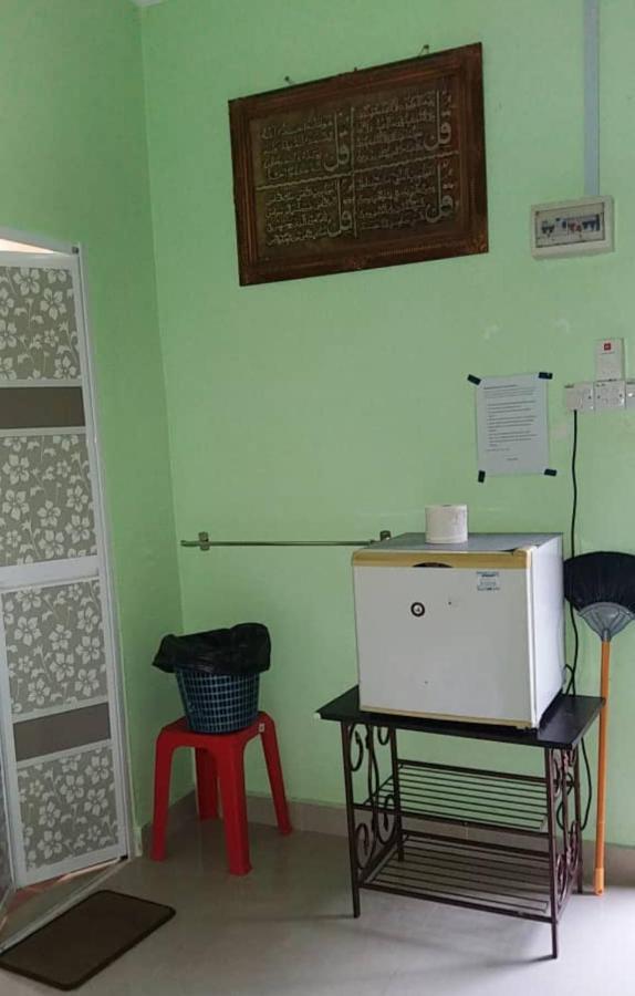 Dhia Irdina Homestay Paya Rewak Екстер'єр фото