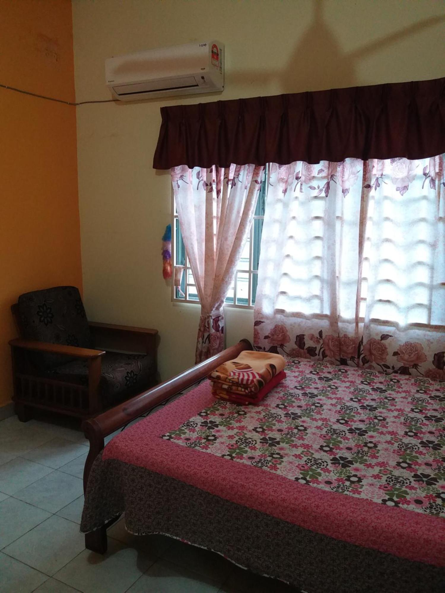 Dhia Irdina Homestay Paya Rewak Екстер'єр фото