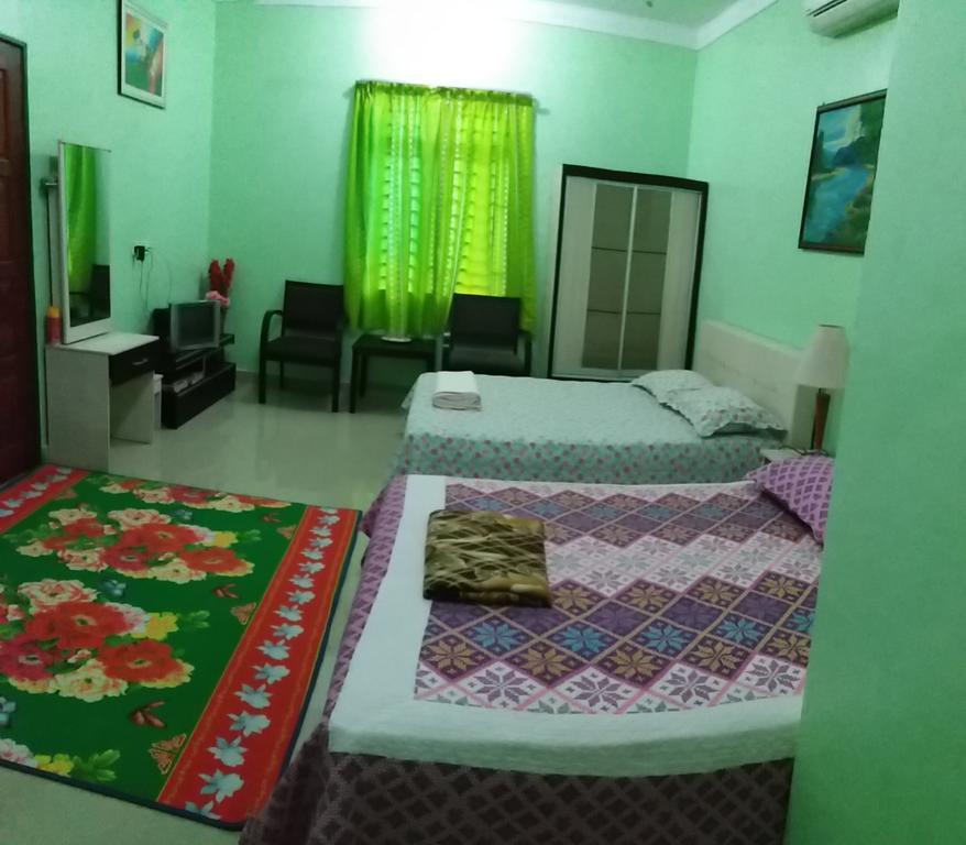 Dhia Irdina Homestay Paya Rewak Екстер'єр фото