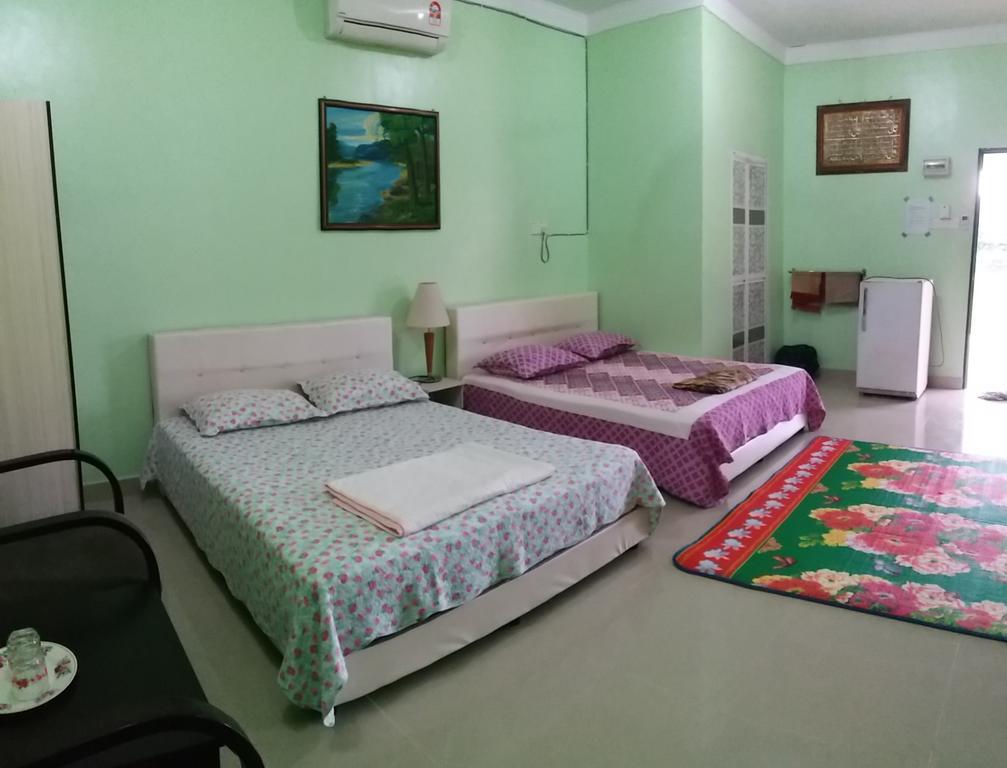 Dhia Irdina Homestay Paya Rewak Екстер'єр фото