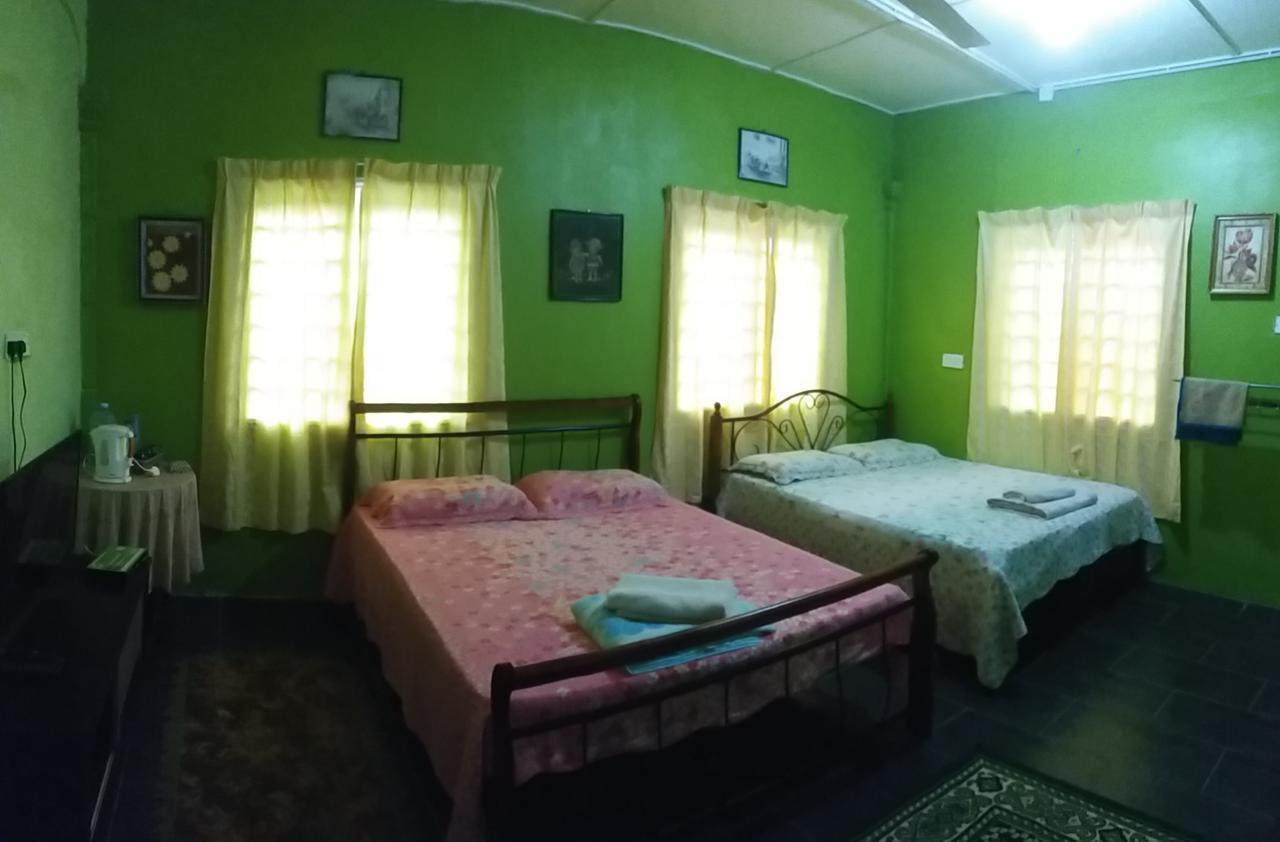 Dhia Irdina Homestay Paya Rewak Екстер'єр фото