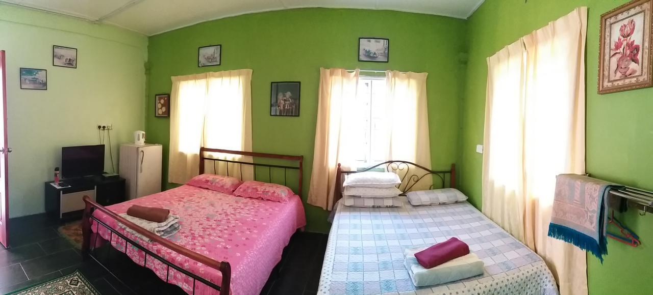 Dhia Irdina Homestay Paya Rewak Екстер'єр фото