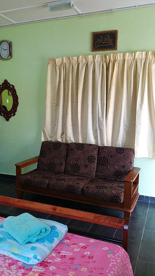 Dhia Irdina Homestay Paya Rewak Екстер'єр фото