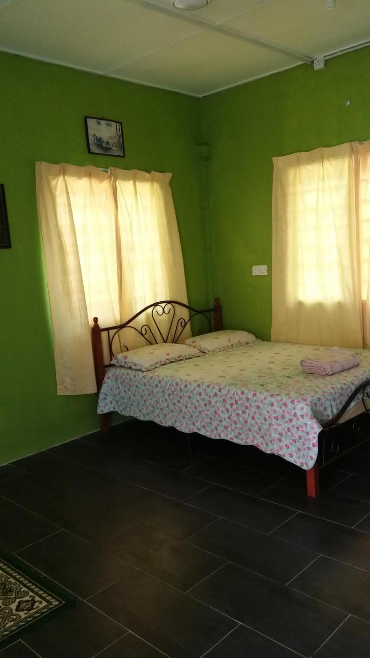 Dhia Irdina Homestay Paya Rewak Екстер'єр фото