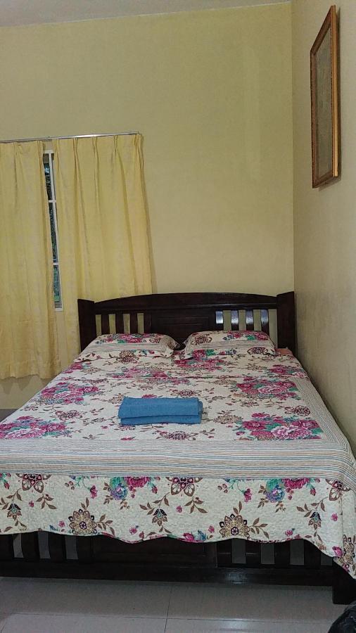 Dhia Irdina Homestay Paya Rewak Екстер'єр фото